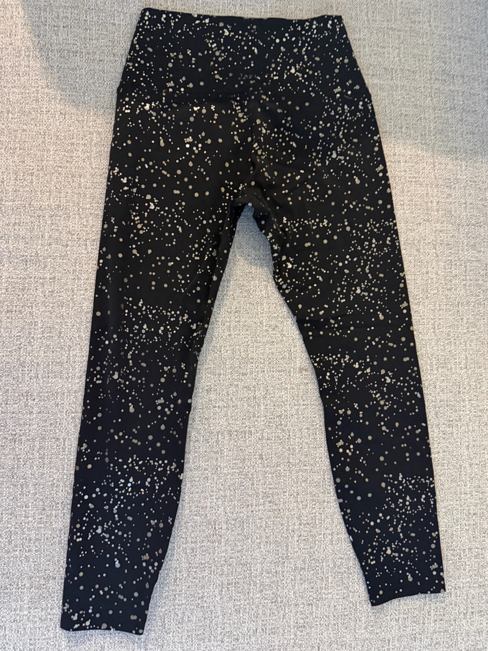 TaviSculpt® High Waisted 7/8 Leggings in Ebony Silver and Gold Glimmer - Picture 3 of 11